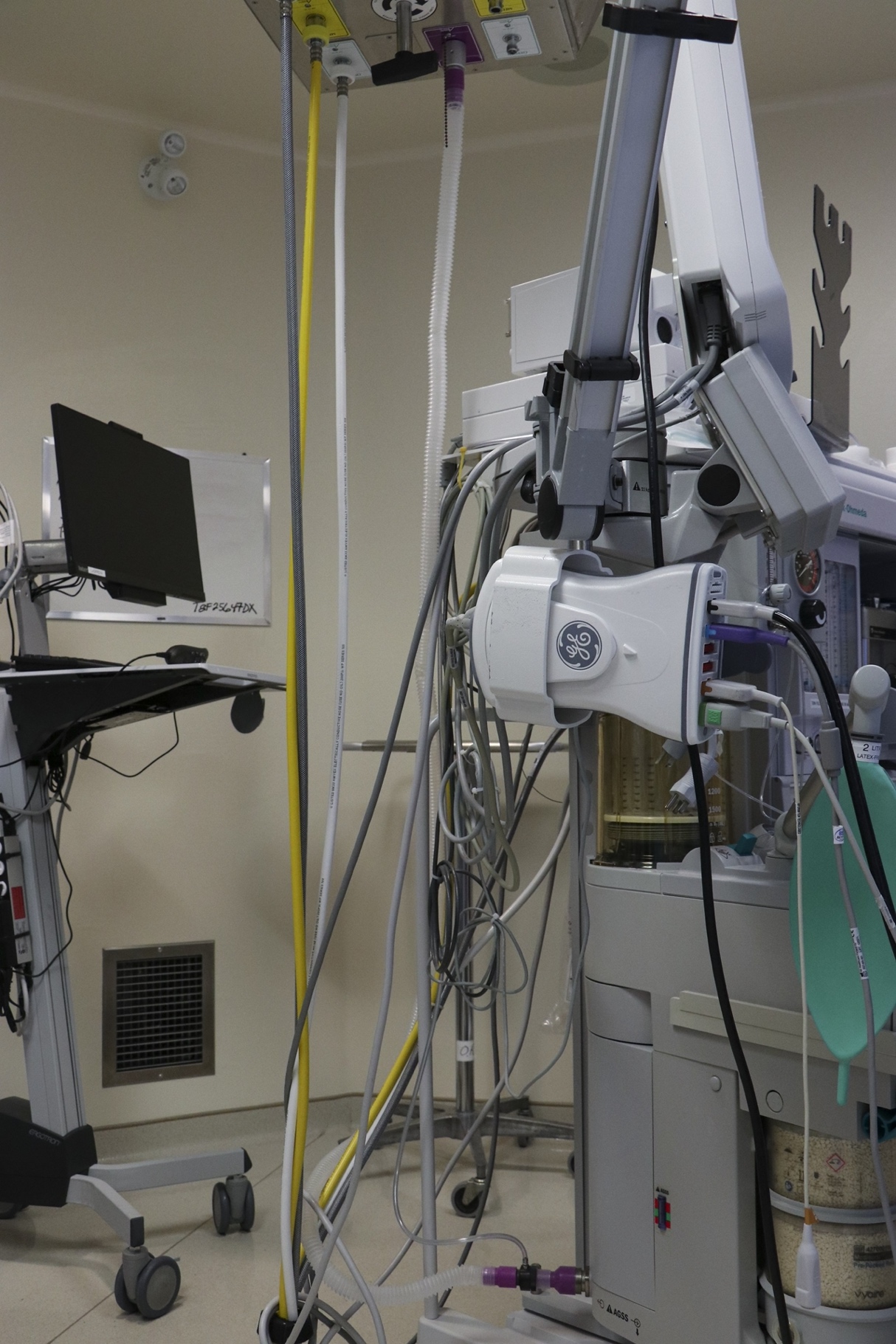 A picture containing indoor, wall, cluttered, equipment

Description automatically generated